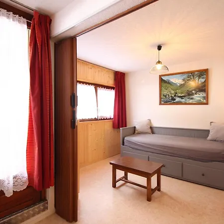 F2 Au Pied Des Pistes Avec Balcon, Parking Et Local A Skis - Fr-1-415-62 *