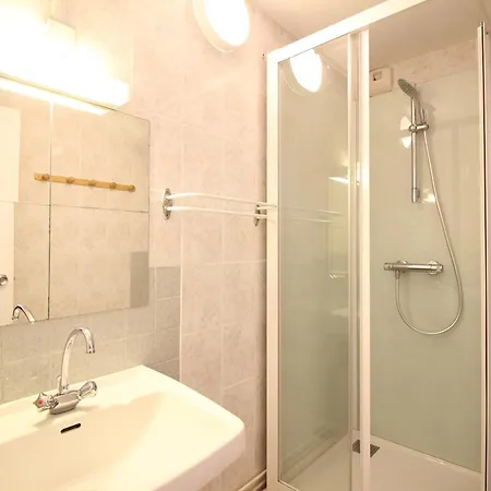 F2 Au Pied Des Pistes Avec Balcon, Parking Et Local A Skis - Fr-1-415-62 * Le Mont-Dore