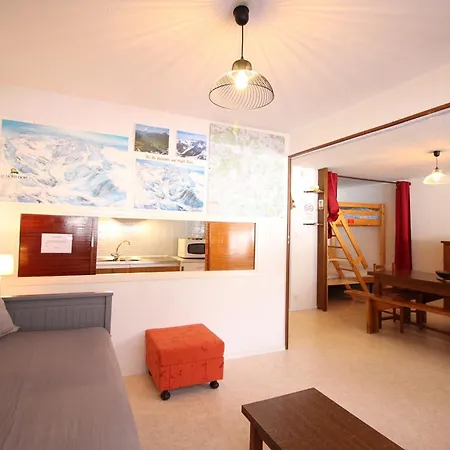 F2 Au Pied Des Pistes Avec Balcon, Parking Et Local A Skis - Fr-1-415-62 * Le Mont-Dore
