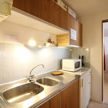 F2 Au Pied Des Pistes Avec Balcon, Parking Et Local A Skis - Fr-1-415-62 Apartment